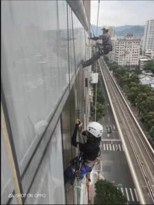 新北外牆/玻璃惟幕清洗｜鼎豐外牆修繕工程-1