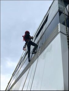 新北外牆/玻璃惟幕清洗｜鼎豐外牆修繕工程-2