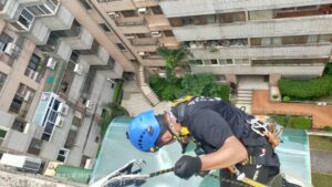 新北市採光罩耐力板舊換新｜鼎豐外牆修繕工程-6