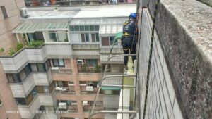 新北市採光罩耐力板舊換新｜鼎豐外牆修繕工程-7