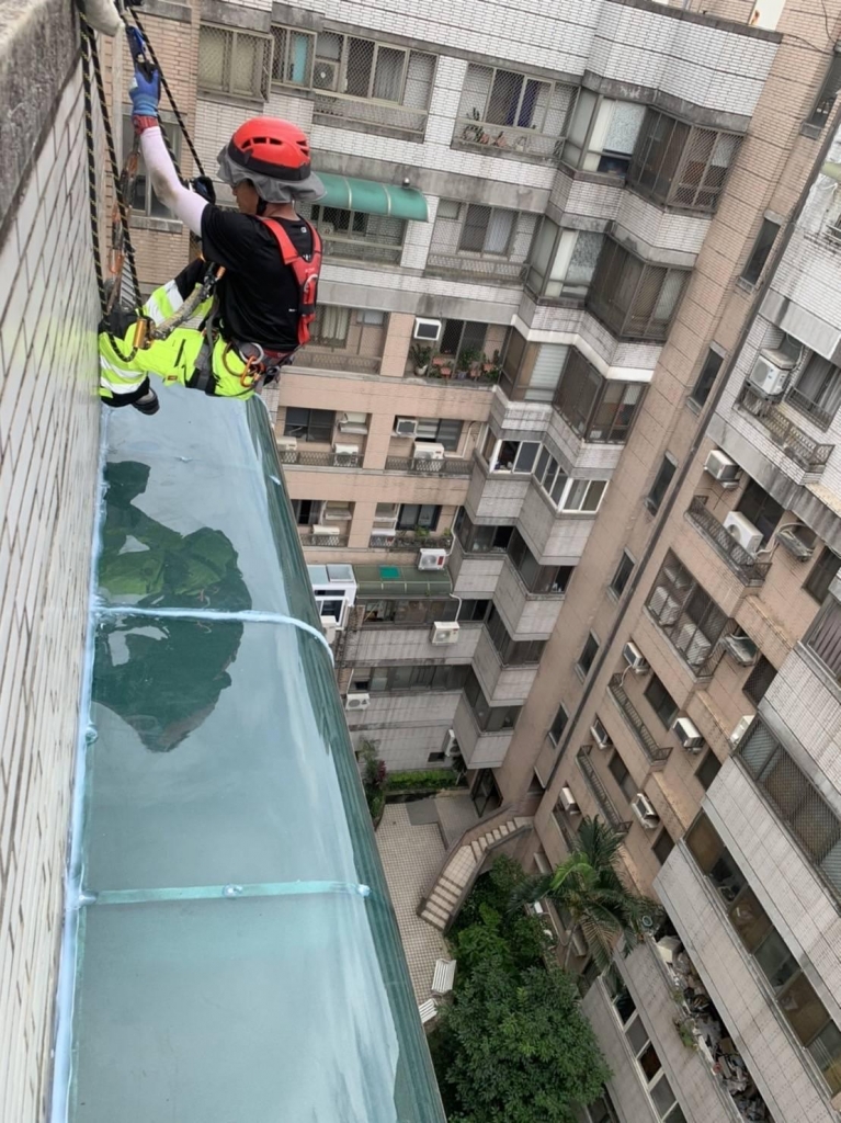 新北市採光罩耐力板舊換新